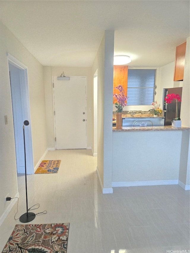 1535 Pensacola St Unit 36, Honolulu, HI 96822 - entrance foyer with baseboards
