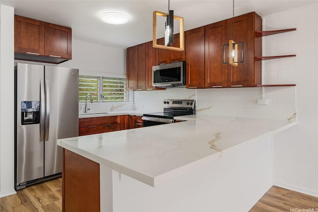 92-801 Makakilo Dr Unit H50, Kapolei, HI 96707 - kitchen with open shelves, appliances with stainless steel finishes, a sink, light wood-style floors, and a peninsula