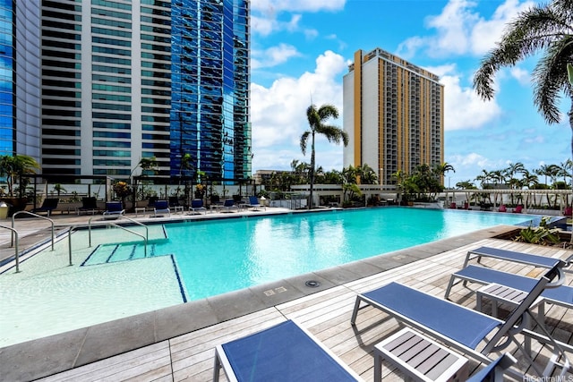1189 Waimanu St Unit 2308, Honolulu, HI 96814 - pool with fence