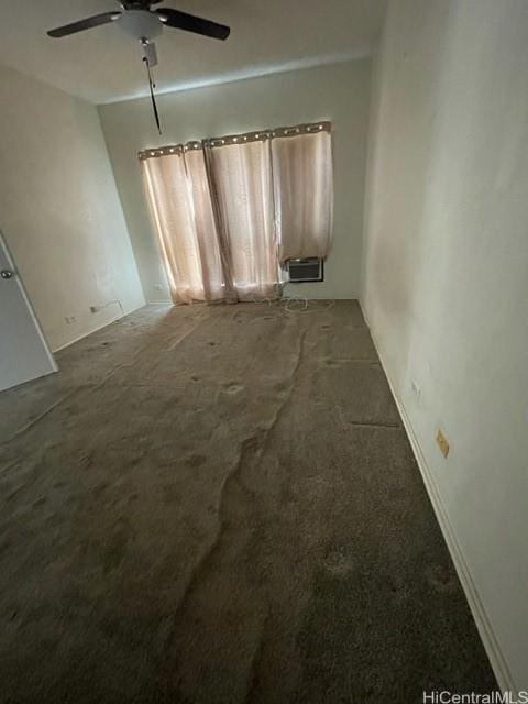 carpeted empty room featuring a ceiling fan