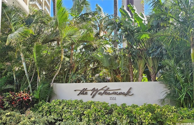 view of community / neighborhood sign