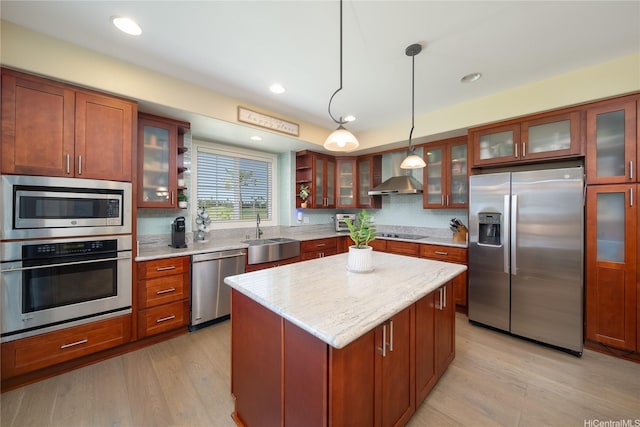 91-1243 Kuanoo St, Ewa Beach, HI 96706 - kitchen featuring appliances with stainless steel finishes, a sink, light wood-style floors, hanging light fixtures, and recessed lighting