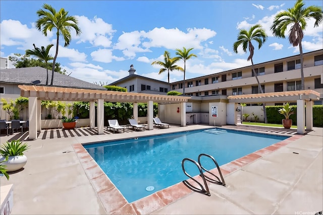 1201 Wilder Ave Unit 2701, Honolulu, HI 96822 - community pool featuring a pergola and a patio