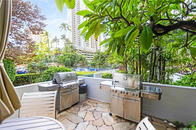 435 Seaside Ave Unit 504, Honolulu, HI 96815 - view of patio / terrace with exterior kitchen