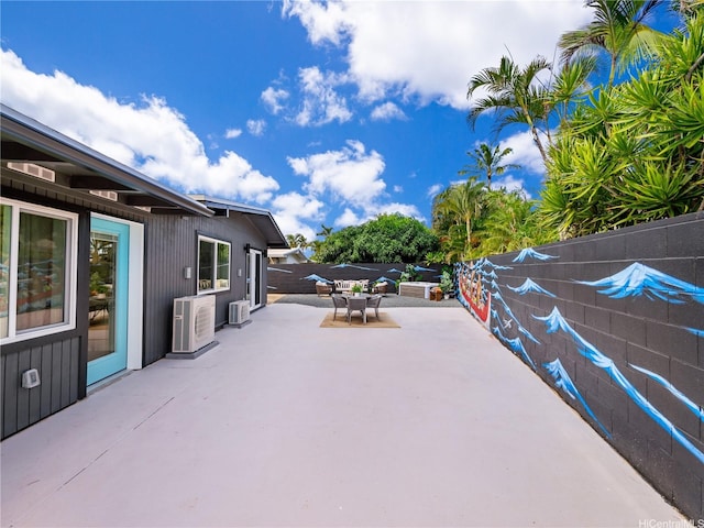 851 Halula Pl, Kailua, HI 96734 - fenced backyard with a patio area and outdoor dining space