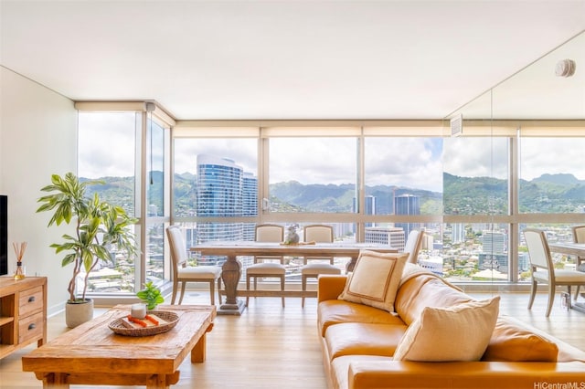 1177 Queen St Unit 3501, Honolulu, HI 96814 - sunroom featuring a mountain view and a view of city