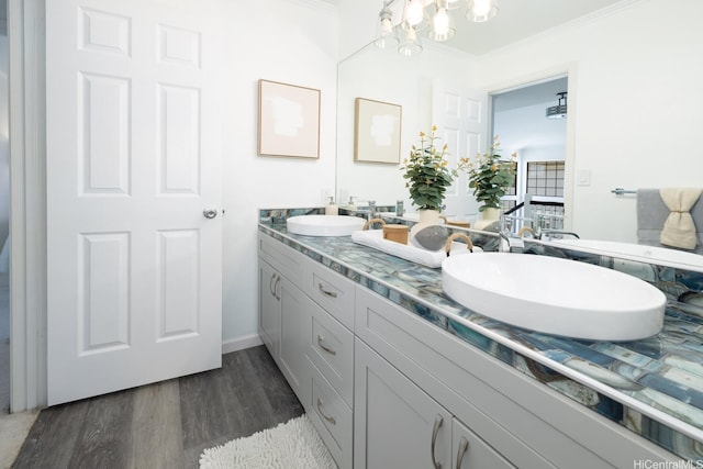 91-1046 Apaa St, Ewa Beach, HI 96706 - full bath with a sink, crown molding, double vanity, and wood finished floors
