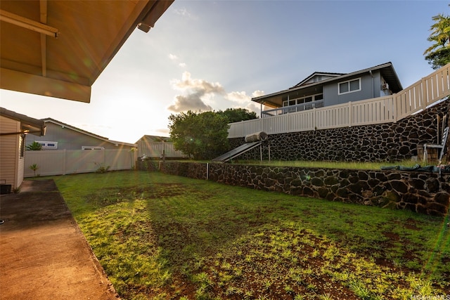 view of yard featuring a fenced backyard
