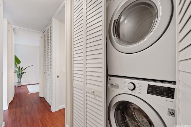 1015 Aoloa Pl Unit 258, Kailua, HI 96734 - laundry room with baseboards, laundry area, stacked washing maching and dryer, and wood finished floors