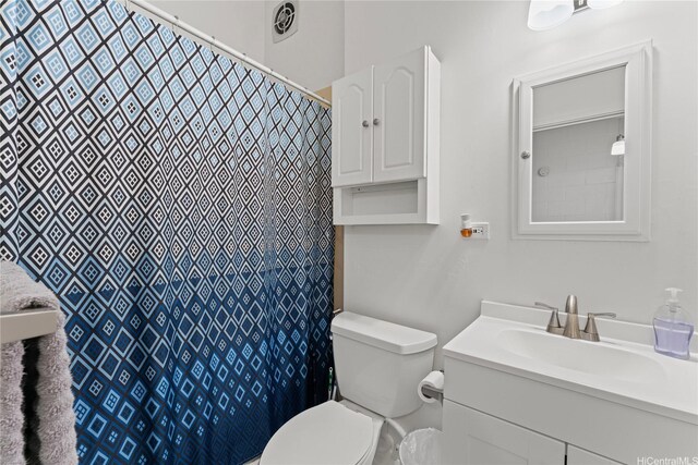 46-259 Kahuhipa St Unit 318B, Kaneohe, HI 96744 - full bath featuring vanity, toilet, and a shower with curtain