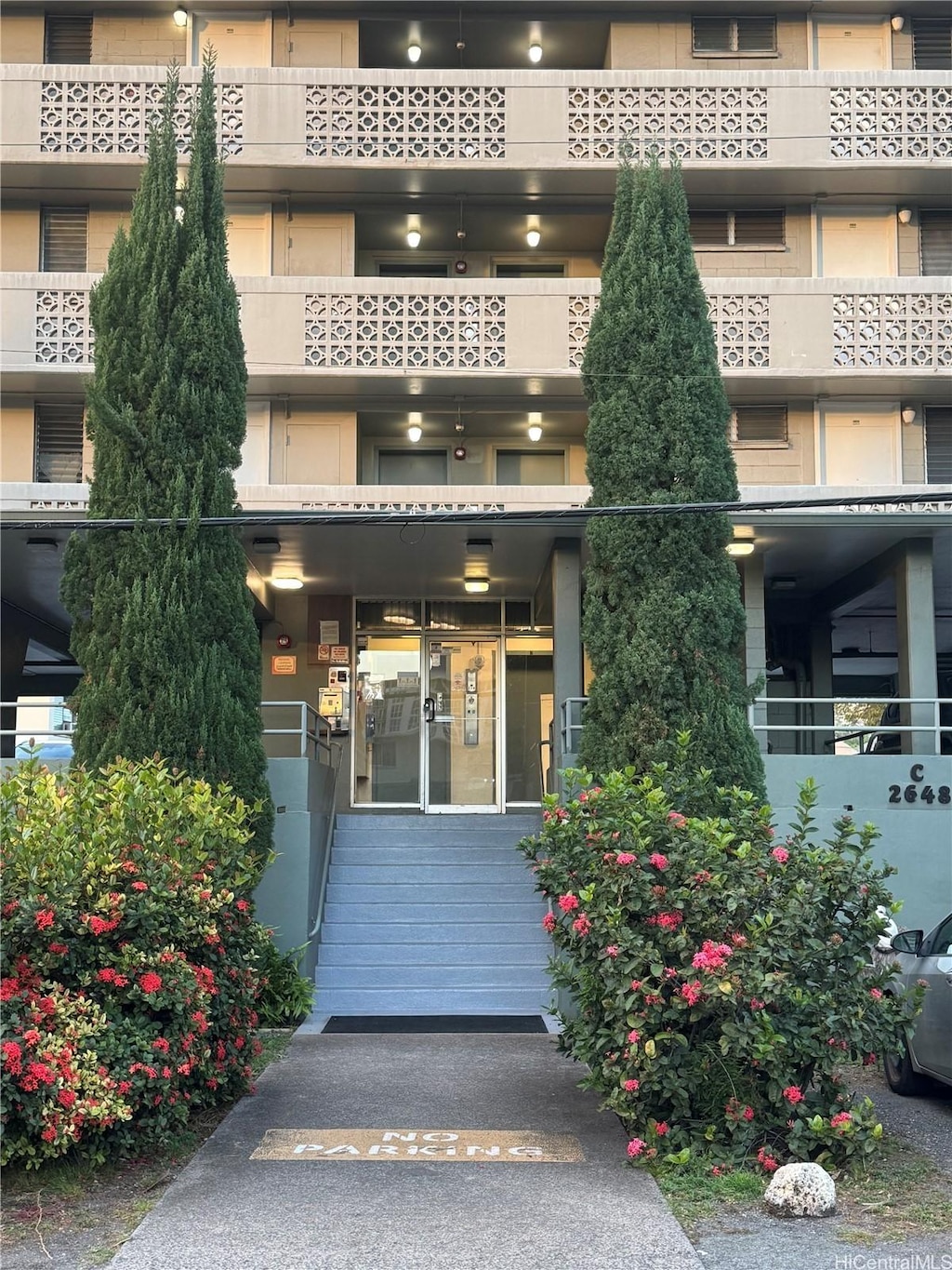 2648 Kuilei St Unit C53, Honolulu, HI 96826 - view of building exterior