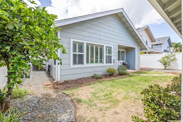 91-1023 Kai Weke St, Ewa Beach, HI 96706 - rear view of property featuring fence and a lawn