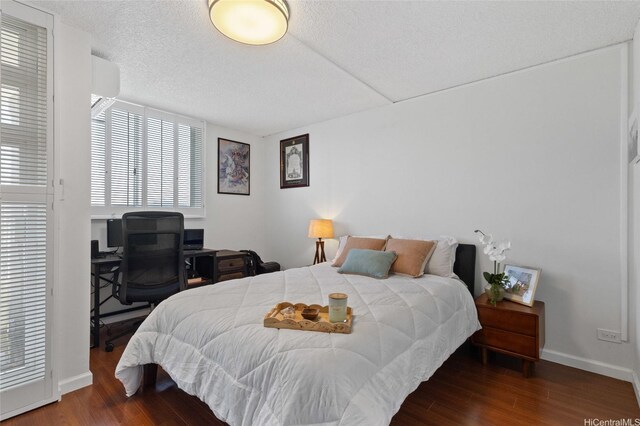 927 Prospect St Unit 604, Honolulu, HI 96822 - bedroom with baseboards, a textured ceiling, and wood finished floors
