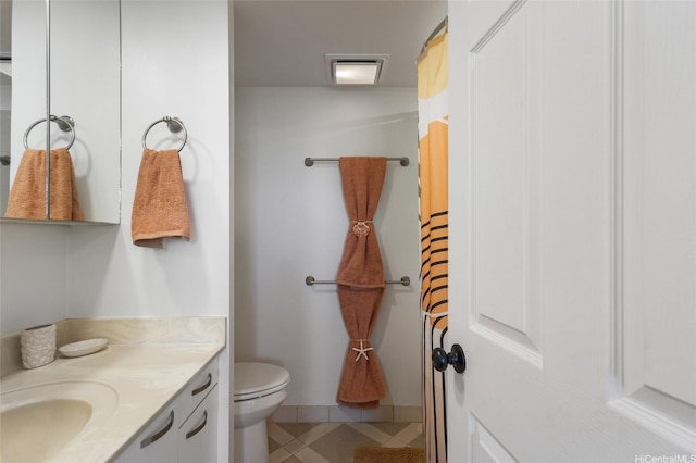 927 Prospect St Unit 604, Honolulu, HI 96822 - full bath with vanity, tile patterned flooring, visible vents, toilet, and baseboards