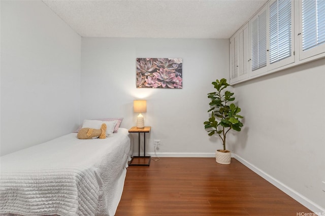 927 Prospect St Unit 604, Honolulu, HI 96822 - bedroom featuring baseboards, a textured ceiling, and wood finished floors