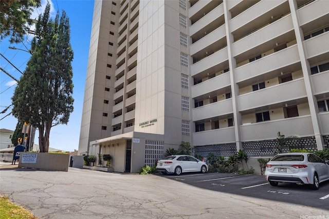 927 Prospect St Unit 604, Honolulu, HI 96822 - view of building exterior with uncovered parking