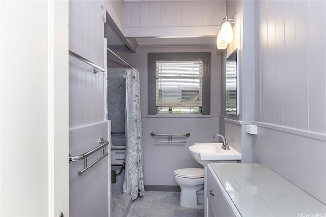 bathroom featuring toilet, a shower with curtain, and vanity