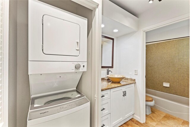 46-130 Kiowai St Unit 2724, Kaneohe, HI 96744 - washroom with a sink, laundry area, and stacked washer and dryer
