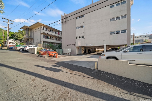 1459 Pele St Unit 206, Honolulu, HI 96813 - view of property featuring uncovered parking