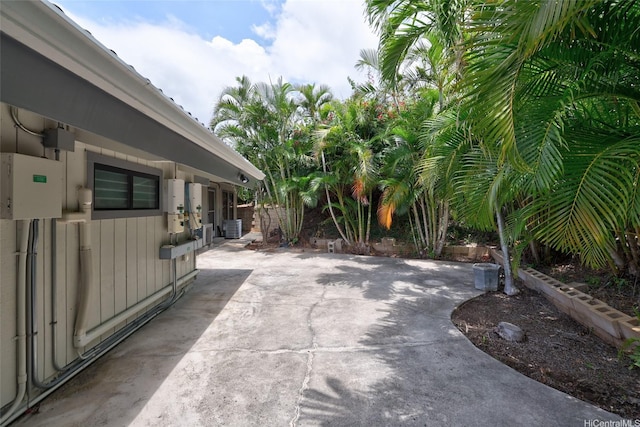 7440 Kamehame Pl, Honolulu, HI 96825 - view of patio / terrace with central AC