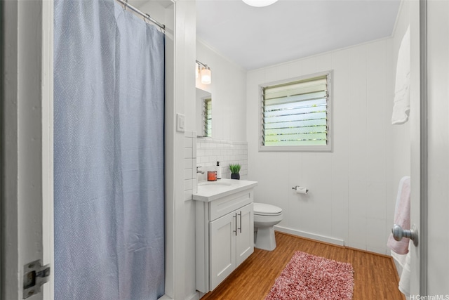 full bathroom featuring toilet, wood finished floors, vanity, and a shower with shower curtain