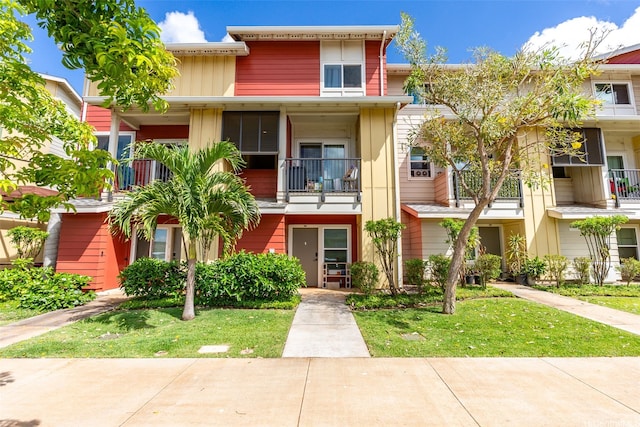view of front of home featuring a balcony