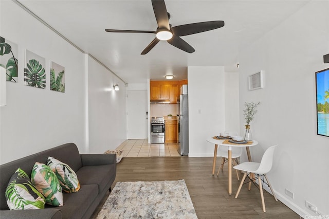 living room featuring light wood-style flooring and ceiling fan