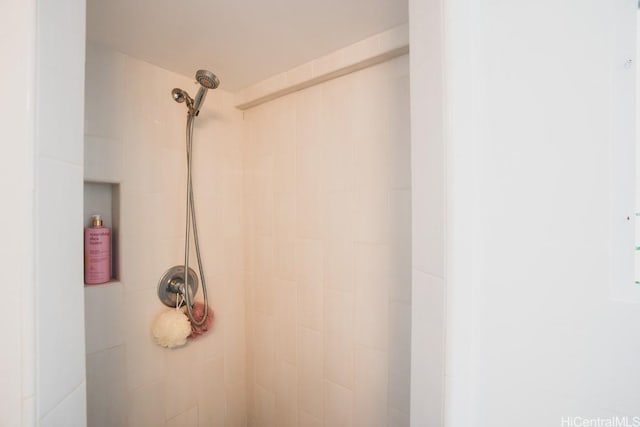 interior details with a tile shower