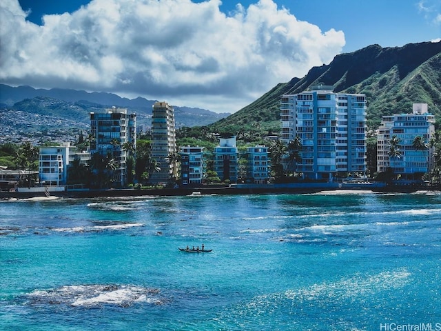 water view featuring a mountain view
