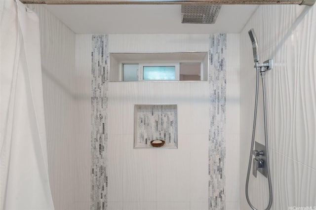 45-008 Mahalani Cir, Kaneohe, HI 96744 - bathroom with visible vents and a tile shower