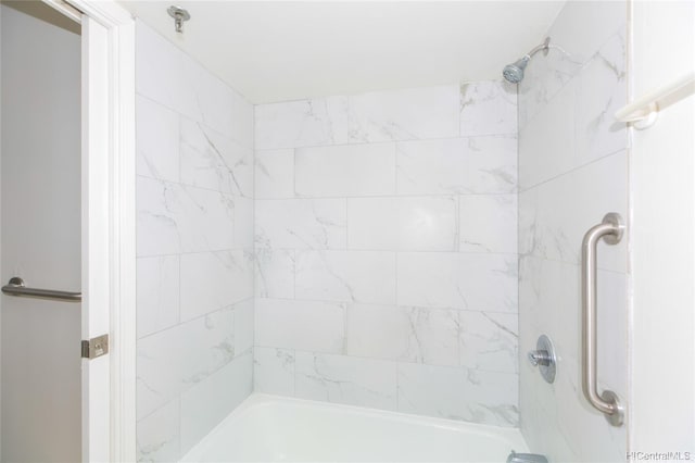 bathroom with tub / shower combination