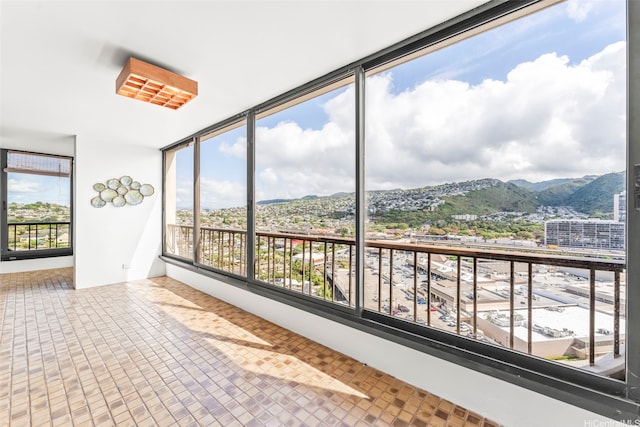 4340 Pahoa Ave Unit 19D, Honolulu, HI 96816 - unfurnished sunroom featuring a mountain view