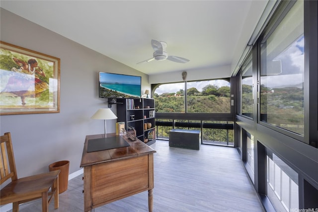1022 Prospect St Unit 903E, Honolulu, HI 96822 - sunroom featuring vaulted ceiling