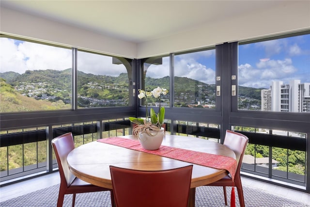 1022 Prospect St Unit 903E, Honolulu, HI 96822 - sunroom / solarium featuring healthy amount of natural light and a mountain view