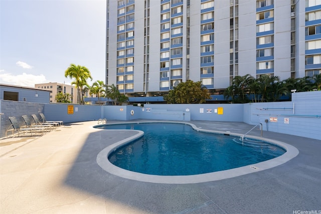 3045 Ala Napuaa Pl Unit 311, Honolulu, HI 96818 - community pool with a patio