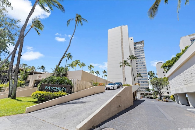 2895 Kalakaua Ave Unit 1202, Honolulu, HI 96815 - view of asphalt road