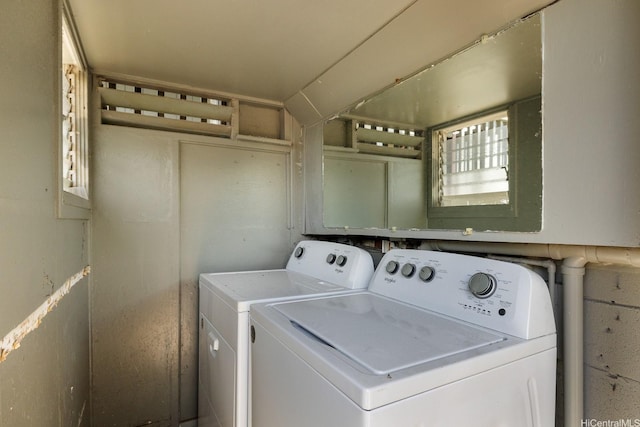 1180 Wanaka St, Honolulu, HI 96818 - clothes washing area with washer and dryer