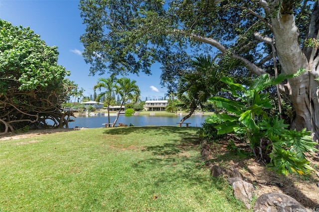 view of yard featuring a water view