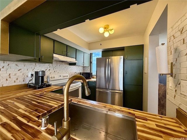 990 Ala Nanala St Unit 19A, Honolulu, HI 96818 - kitchen featuring freestanding refrigerator, white electric range, under cabinet range hood, green cabinets, and backsplash