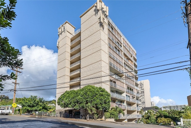 1687 Pensacola St Unit 804, Honolulu, HI 96822 - view of apartment building / complex