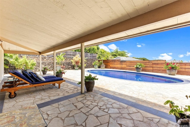 2055 Alihilani Pl, Honolulu, HI 96822 - fenced backyard featuring a patio area
