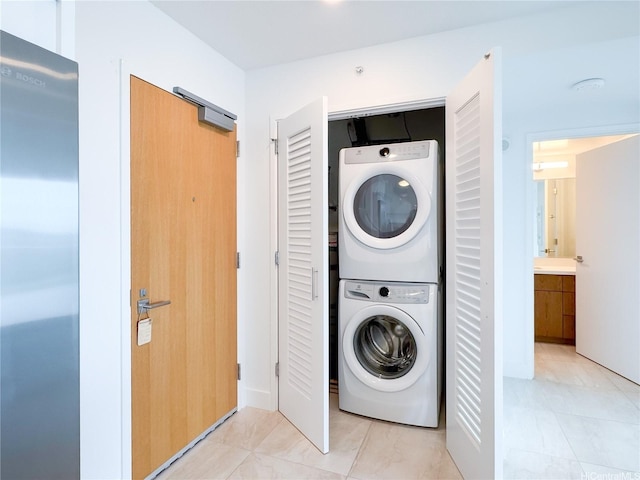 629 Keeaumoku St Unit 2205, Honolulu, HI 96814 - clothes washing area featuring laundry area and stacked washer / drying machine