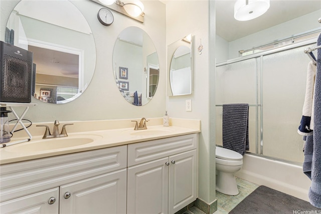 95-1007 Wikao St Unit 29, Mililani, HI 96789 - full bath with double vanity, toilet, bath / shower combo with glass door, and a sink