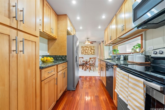 45-313 Nakuluai St, Kaneohe, HI 96744 - kitchen with stainless steel appliances, wood finished floors, a sink, ceiling fan, and recessed lighting
