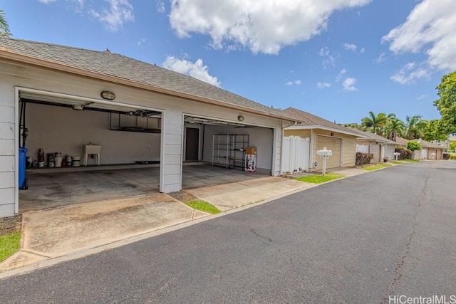 91-1040 Kaihohonu St, Ewa Beach, HI 96706 - garage with a sink and driveway