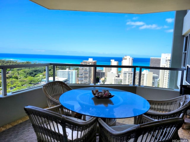 balcony with outdoor dining space