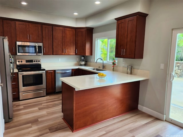 47-285 Waihee Rd Unit D, Kaneohe, HI 96744 - kitchen with stainless steel appliances, a sink, a peninsula, light wood-style floors, and recessed lighting