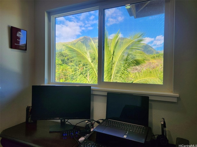 47-285 Waihee Rd Unit D, Kaneohe, HI 96744 - office view of a desk