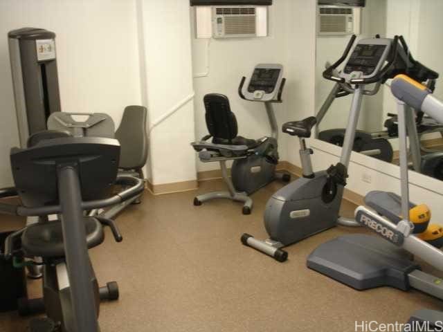 workout room with baseboards