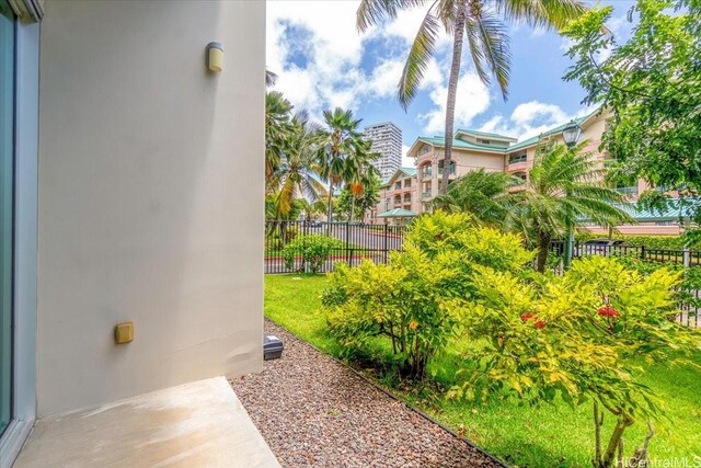 3009 Ala Makahala Pl Unit 102, Honolulu, HI 96818 - view of yard with fence
